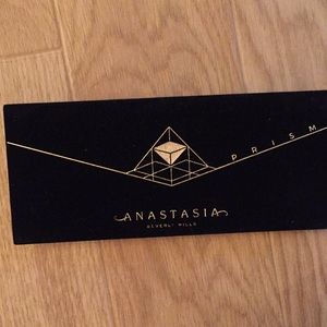 Anastasia Beverley hills prism